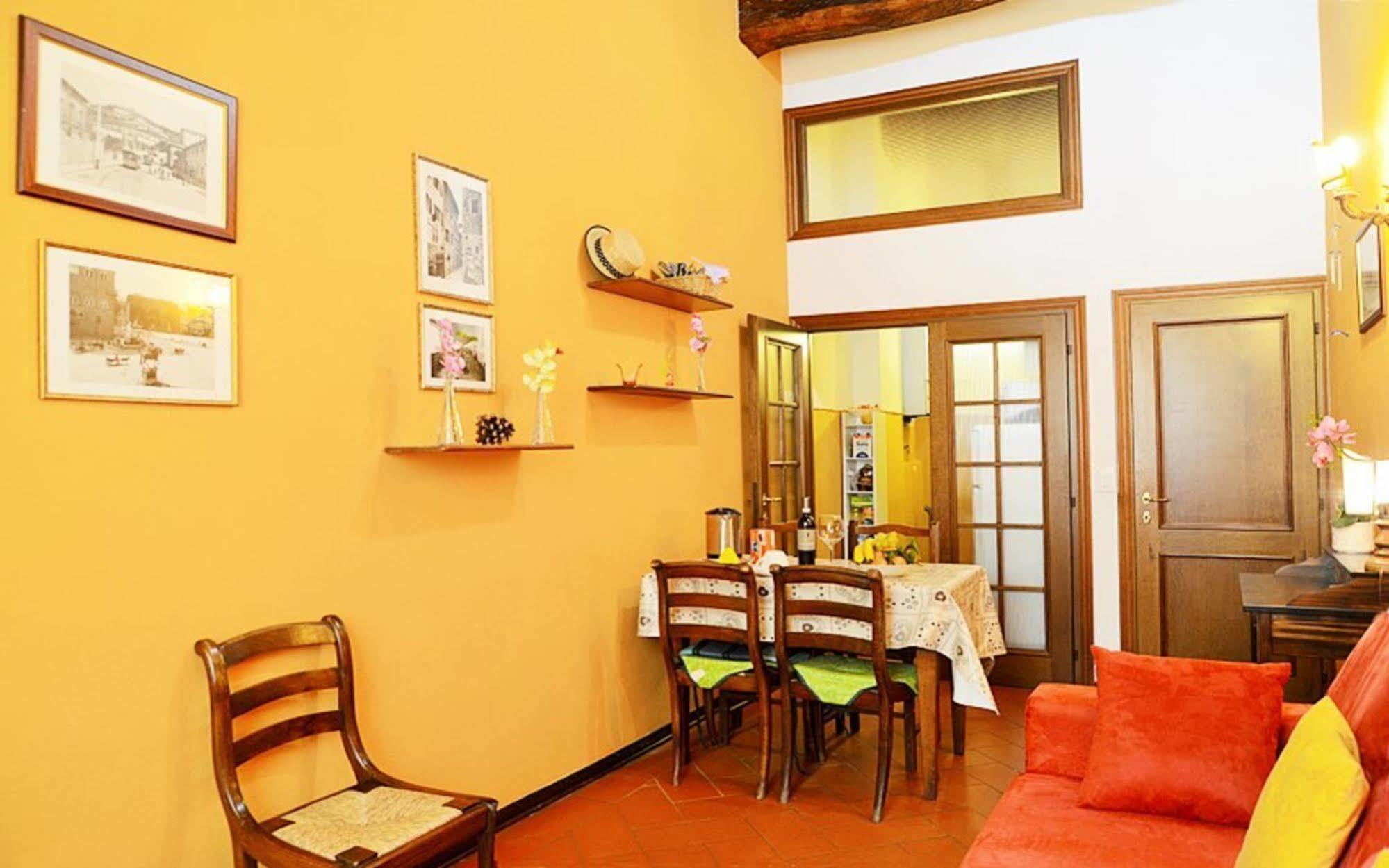 Sani Tourist House Pensión Florencia