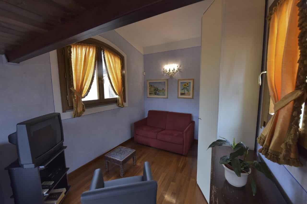 Sani Tourist House Pensión Florencia